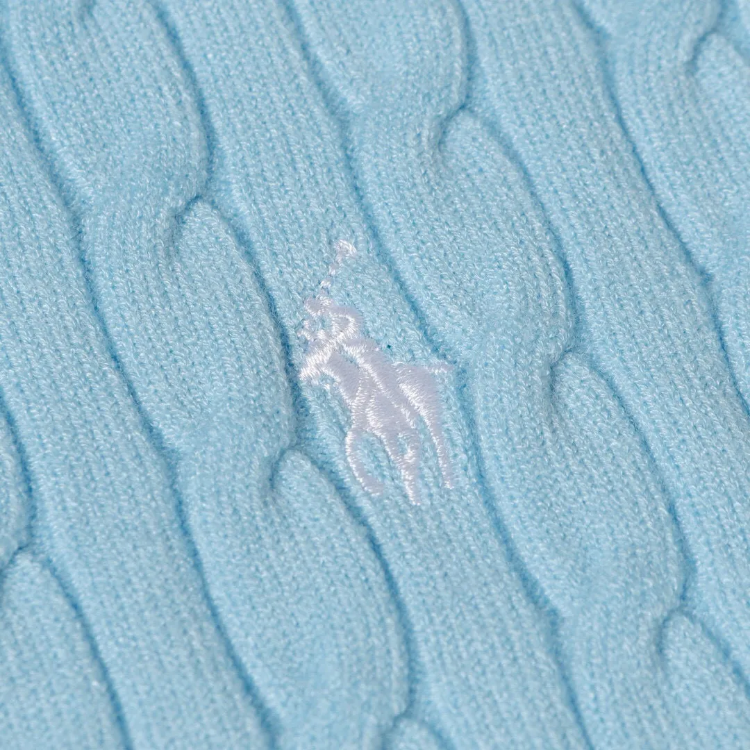 P186 Style No.: 601 -Ralph Lauren RL classic war horse logo embroidered pullover long-sleeved sweater on the chest -The item is made of custom-dyed and custom-spun yarn, purchased from the original version. A full set of customized accessories. Details determine success or failure. Heavy new autumn and winter product. High weight. Soft and delicate. The upper body effect is very nice. Loose fit. Women's model. -Color: white, gray, navy blue, red, khaki, blue, pink. -Sizes: S / M/ Ｌ S size 80-100 jins, M size 100-120 jins, Large size 120-135 jins